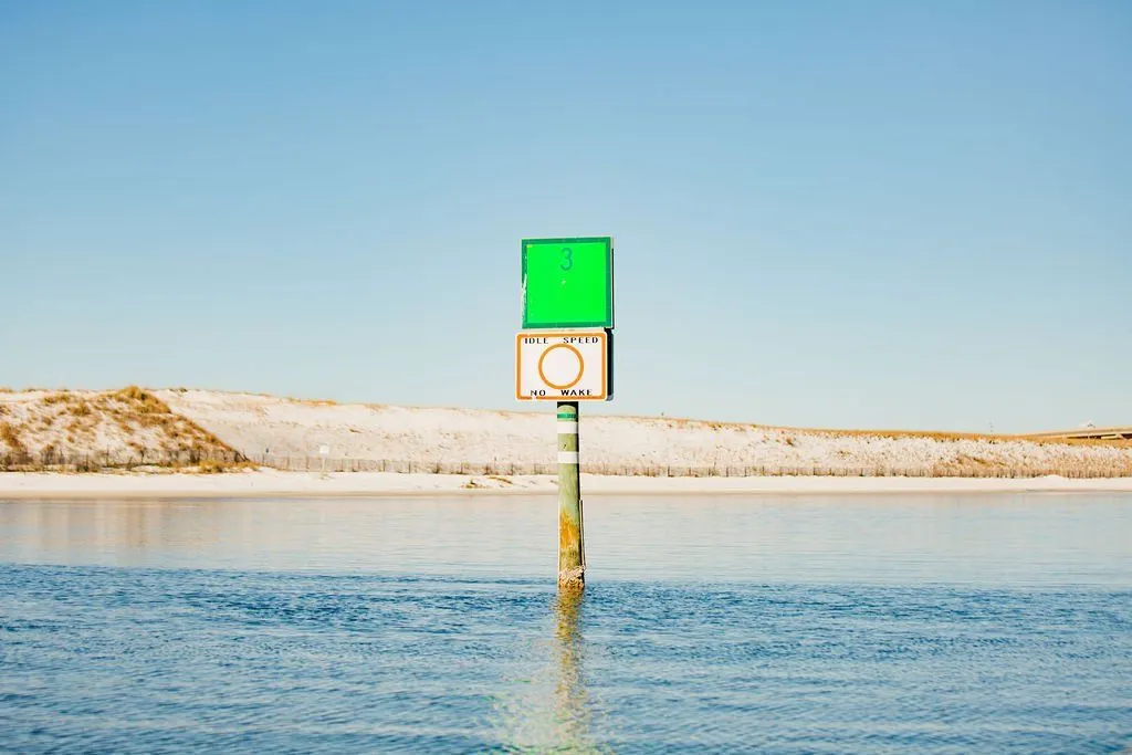 An Idle Speed, No Wake channel marker in Destin Harbor